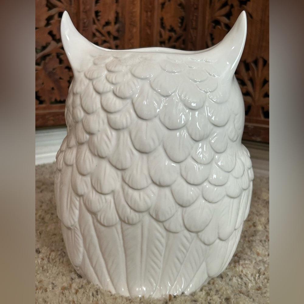 White Ceramic Owl Vase - Beautiful Owl for Flowers or a Simple Decor - Picture 3 of 5